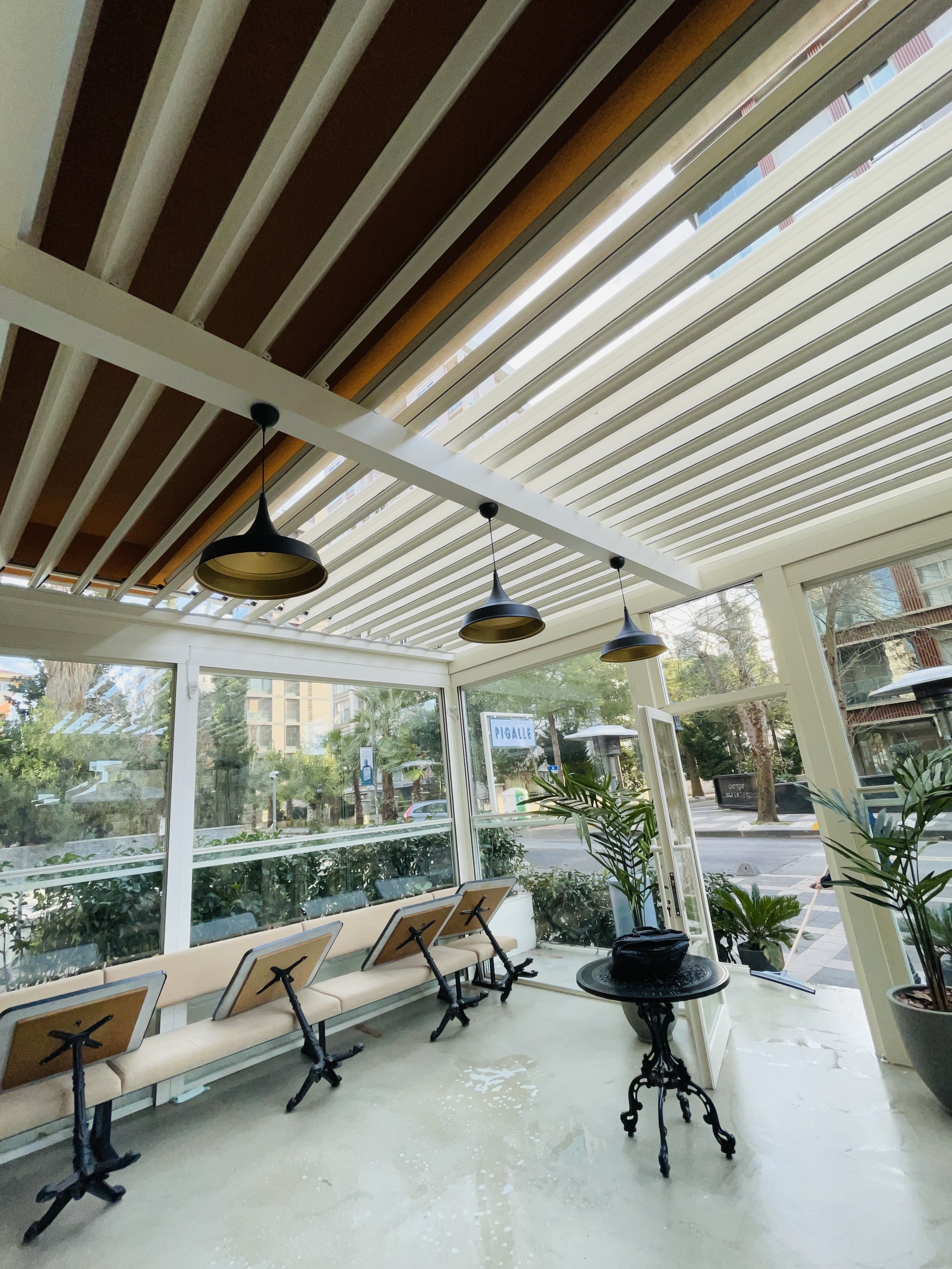 Gürsoylar · Minimalseries | Bioklimatik Pergola Tavan Sistemi Gürsoylar · Minimalseries | Bioklimatik Pergola Tavan Sistemi